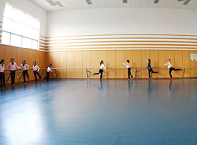 塑胶运动地板厂家浅谈PVC塑胶地板施工环节及注意事项